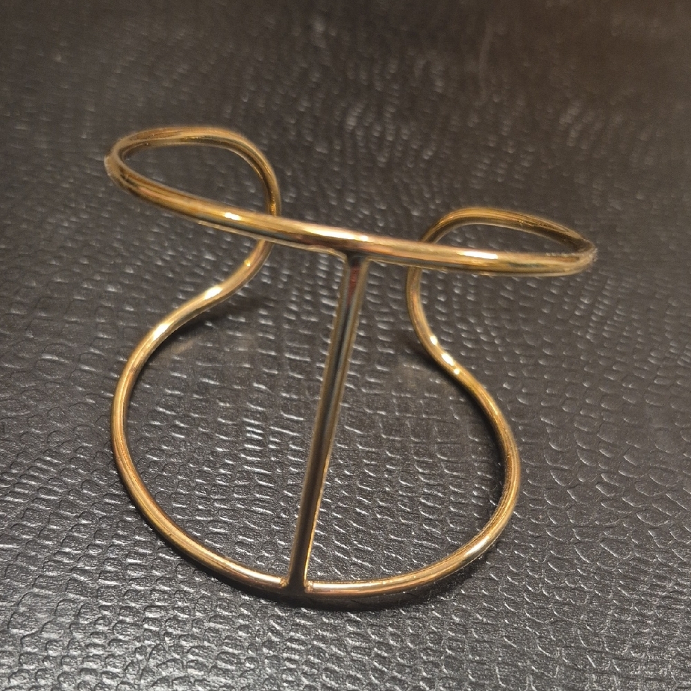 LIKE NEW Minimalist Gold Cuff Bracelet